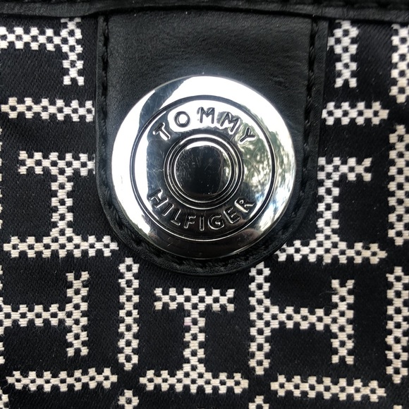 Tommy Hilfiger Handbag Purse with leather trim and base! Very Classy! - Picture 4 of 10